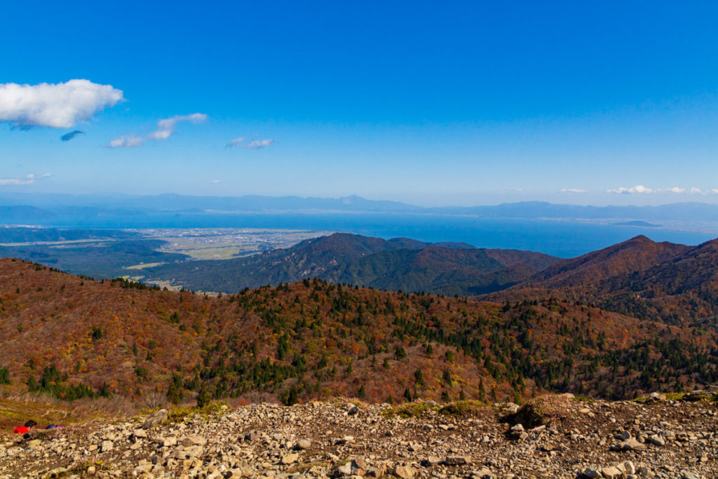 武奈ヶ岳山頂から琵琶湖を望む
