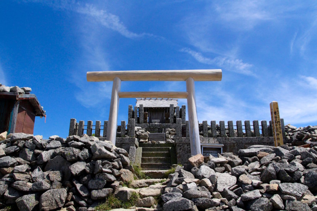 木曽駒ヶ岳登山　山頂の神社
