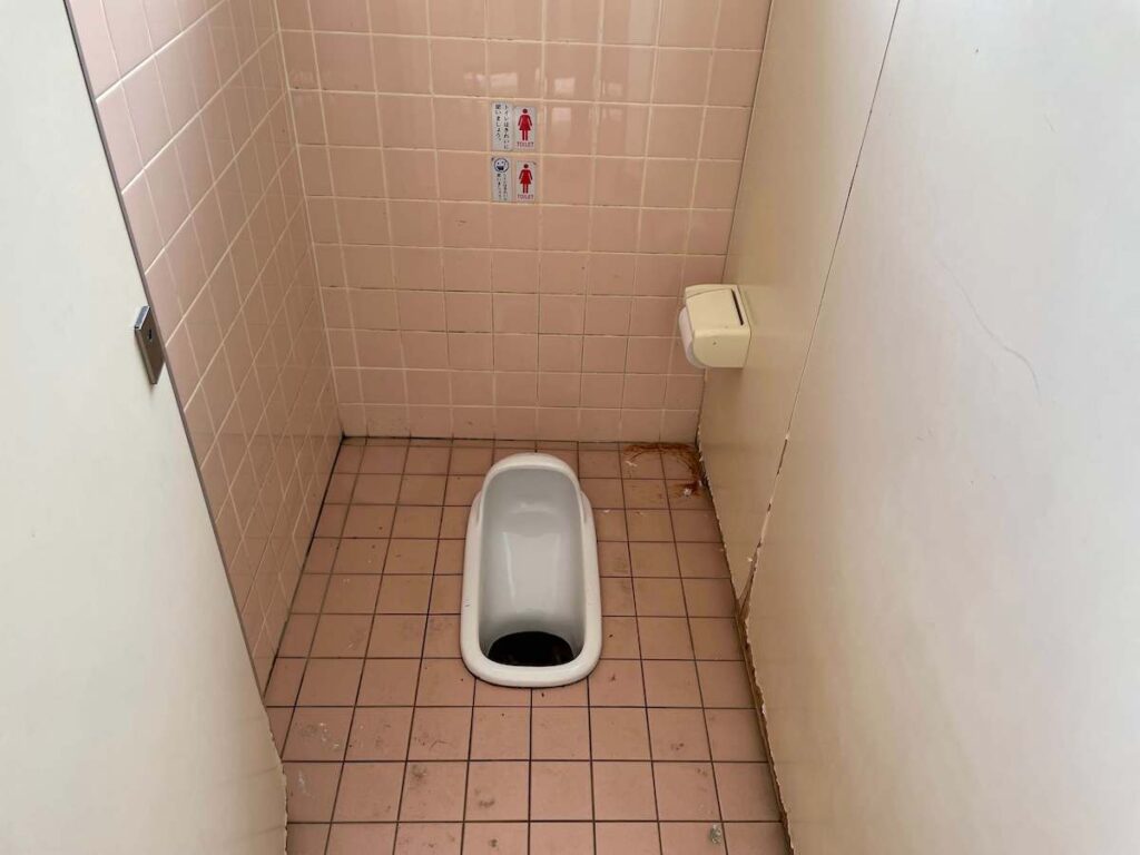 武平峠駐車場トイレ