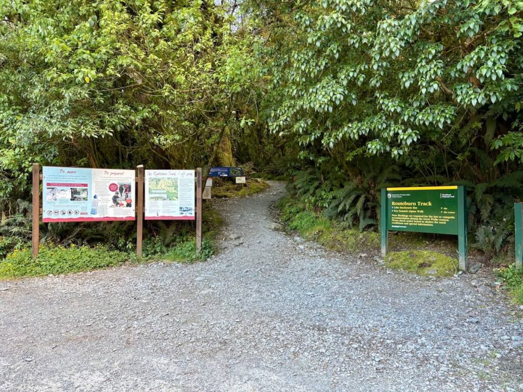 Routeburn Track_ディバイド登山口