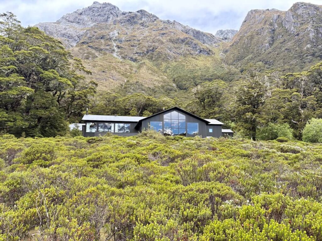 Routeburn Track_登山道19_レイクマッケンジーロッジ